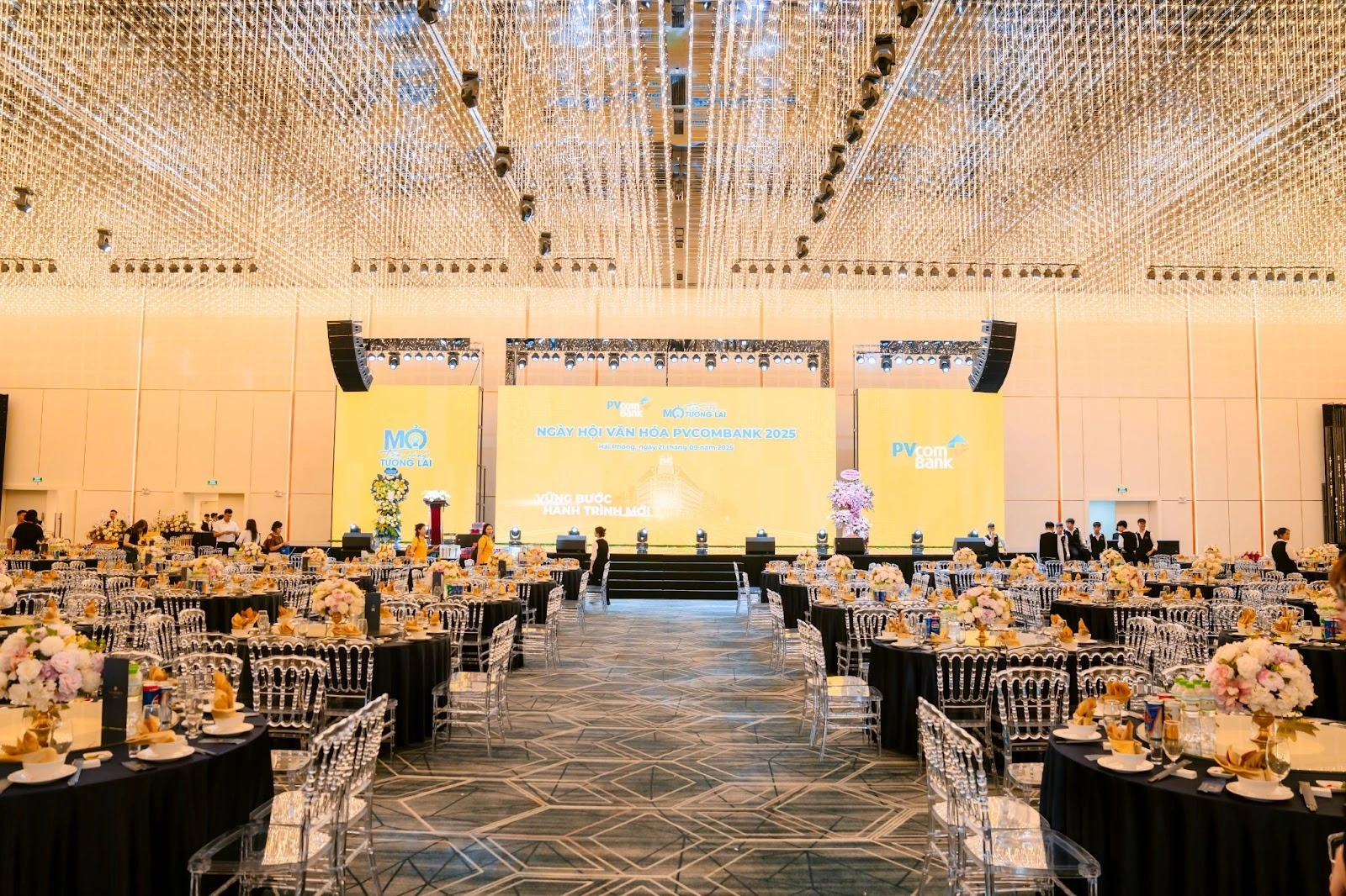 Các concept Year End Party độc đáo 2025: Ý tưởng tiệc tất niên ấn tượng